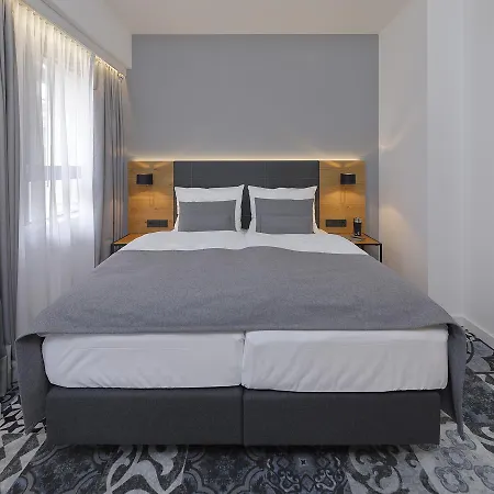 Coffee Fellows Hotel 3*