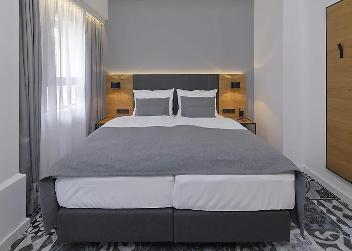 Coffee Fellows Hotel 3*